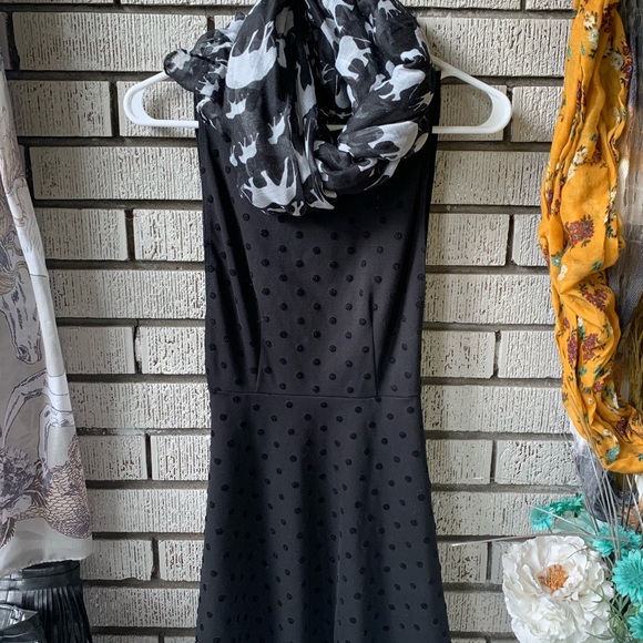 Adorable flirty dress - Picture 2 of 6